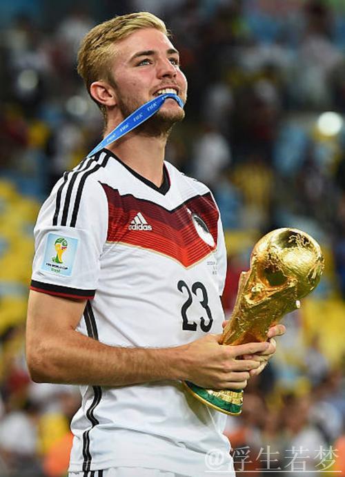 德甲纪录:克拉默轰出超远乌龙球 德甲纪录:克拉默轰出超远乌龙球