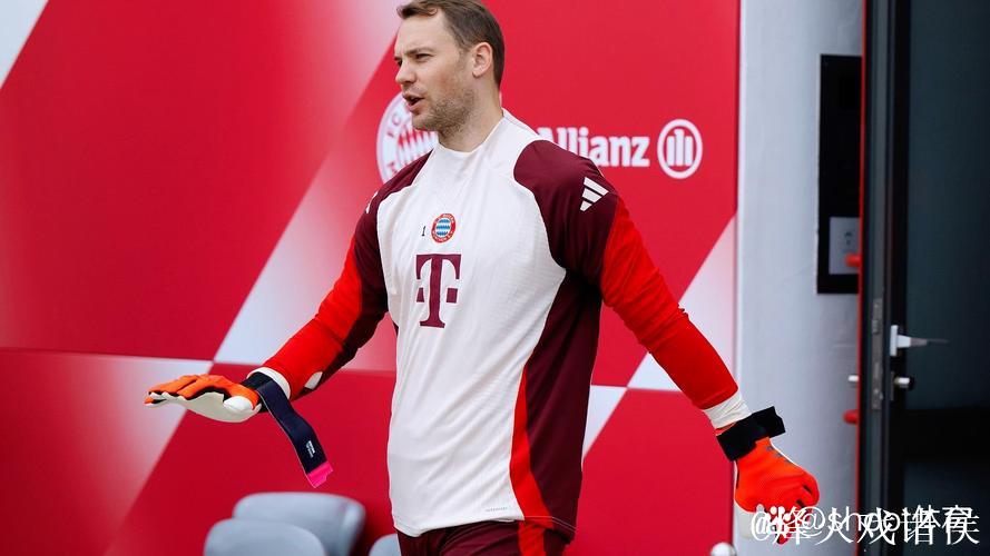 拜仁主帅弗利克:诺伊尔是毫无争议的一号门将 拜仁主帅弗利克:诺伊尔是毫无争议的一号门将